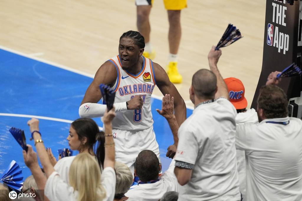 双核！亚历山大31+10稳定输出 杰威轰生涯新高